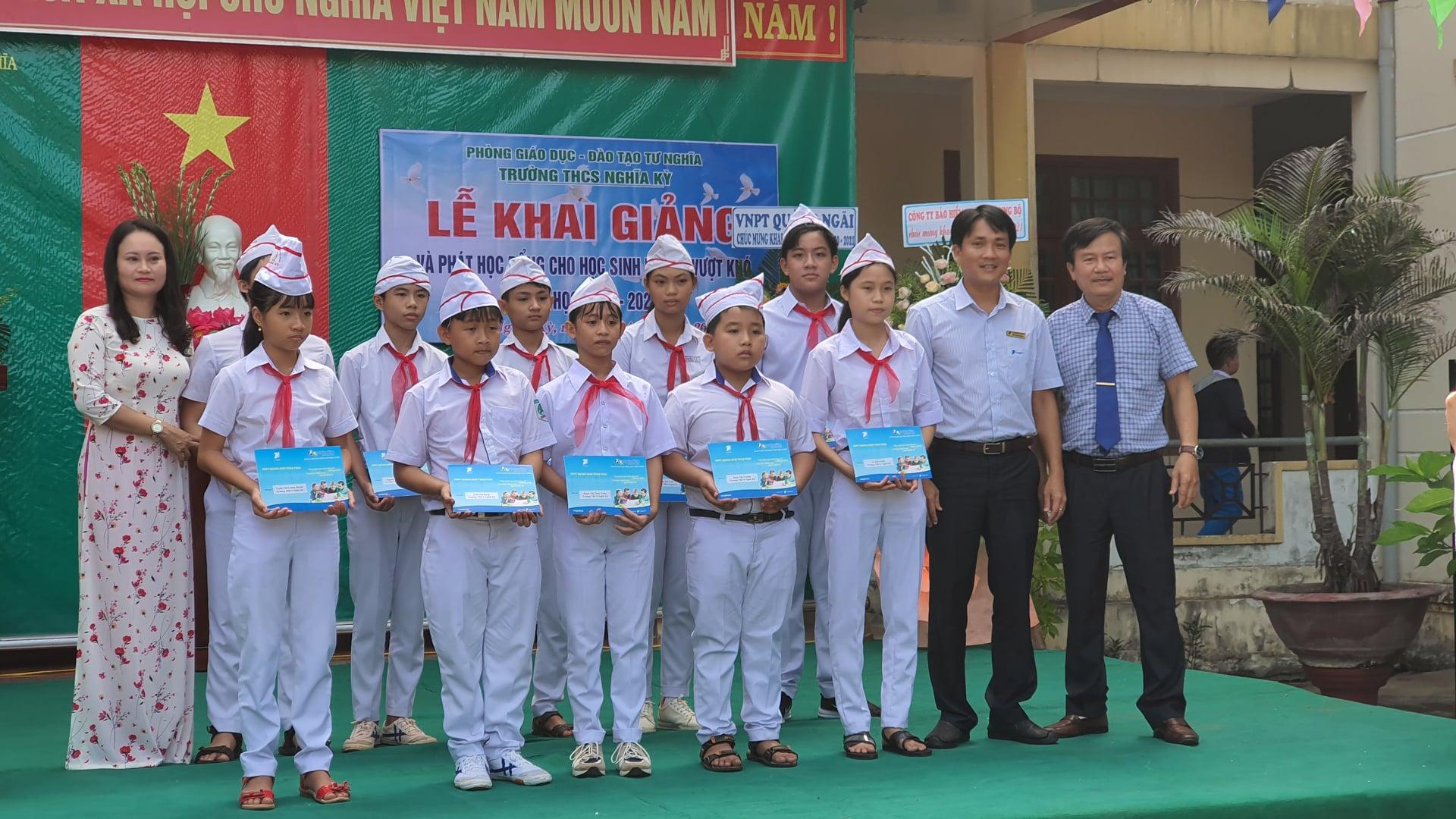 VNPT Quảng Ngãi tài trợ học bổng cho học sinh năm học 2020-2021 VNPT Quảng Ngãi tài trợ học bổng cho học sinh năm học 2020-2021